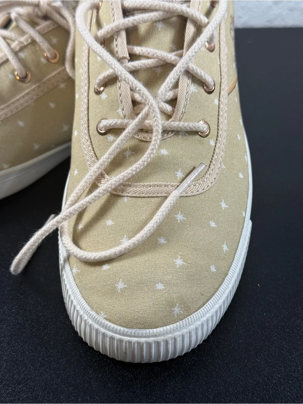 Disney x TOMS Cinderella Gus & Jaq Carmel Sneakers Women’s Size 9